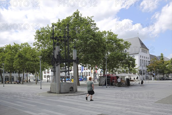 Market place with commercial fountain, fountain, Rüsselsheim, Hesse, Germany, Europe