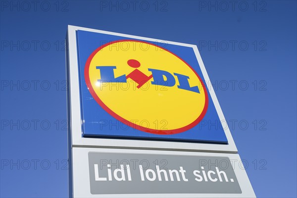 Logo Lidl supermarket, Berlin, Germany, Europe