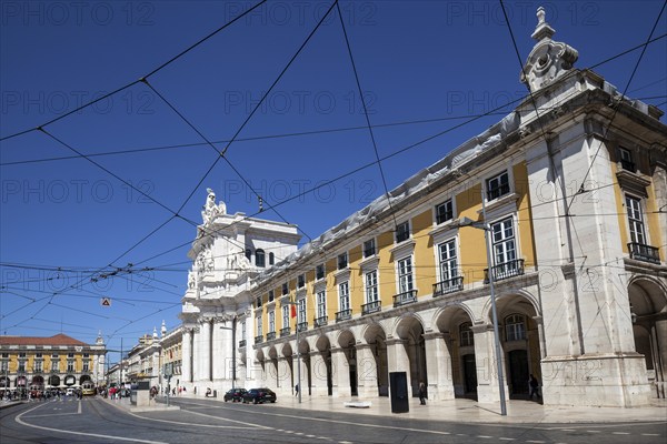 Rua Alfandega, right Ministry of Justice, Commercial Square, Praça do Comercio, Baixa