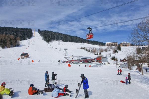Winter sports enthusiasts in Oberwiesenthal. The health resort of Oberwiesenthal is the highest