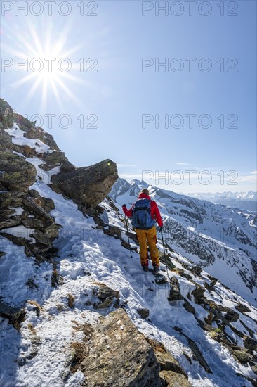 Ski tourers on the Mitterzeigerkogel, mountains in winter, Sellraintal, Kühtai, Tyrol, Austria,
