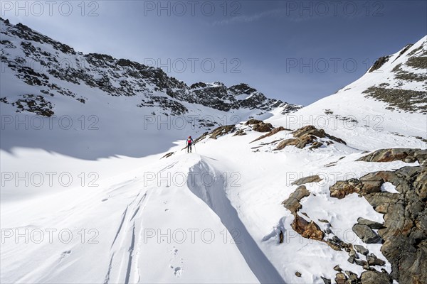 Ski tourers in a high valley, climbing Sulzkogel, Sonnenstern, Kühtai, Stubai Alps, Tyrol, Austria,