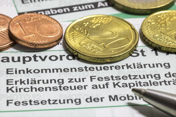 Income tax return, main form ESt 1 A, form, biros, EURO, coins