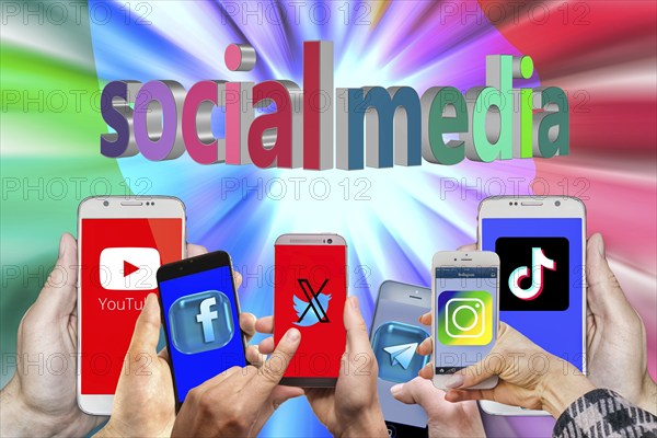 Symbol image, glamour factor Internet and computer, mobile phone, smartphone, social media,