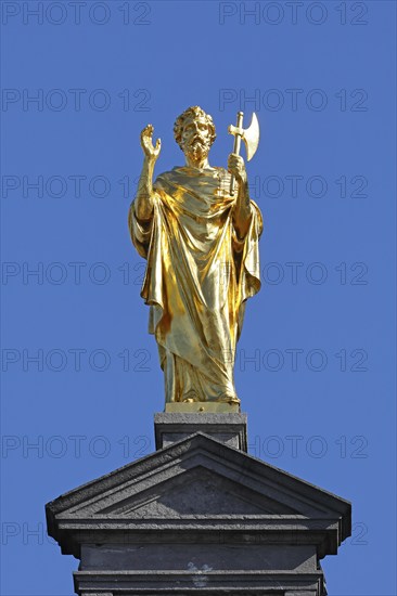 Historic guild house with golden figure on the gable, Grote Markt, historic city centre, Antwerp,