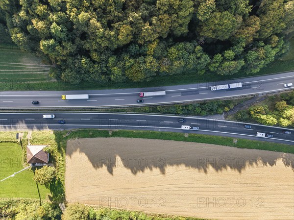 A8 motorway near Hohenstadt in the Swabian Alb. The two directional carriageways separate here. For