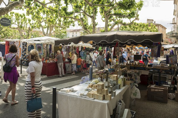 Weekly market, Vaison-la-Romaine, Département Vaucluse, Provence, Provence-Alpes-Côte dAzur,