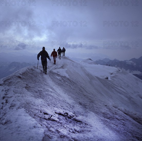 AUT, Austria, Matrei: For mountain hikers, the mountain tour on the Venedigerhoehenweg, here on 12