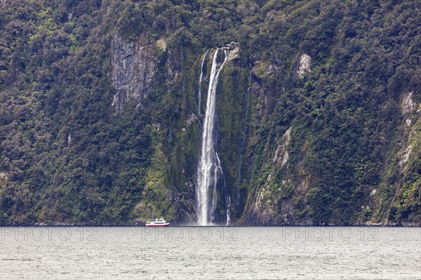 Stirling Falls, Milford Sound, Fiordland National Park, Neuseeland