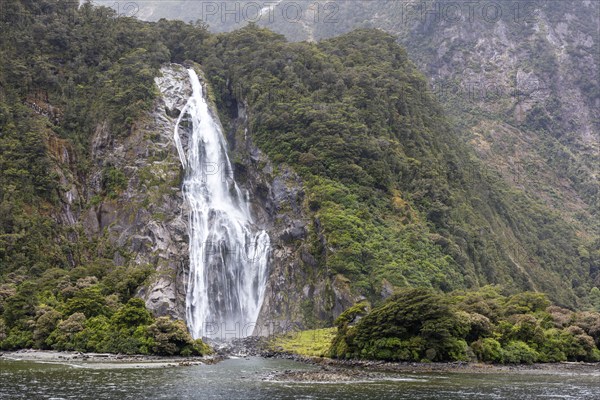 Bowen Falls, Milford Sound, Fiordland National Park, Neuseeland