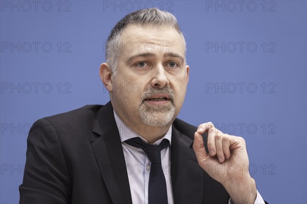 Dr. Max Markus Mutschler, Vors. der Fachgruppe Ruestungsexporte der GKKE, aufgenommen im Rahmen