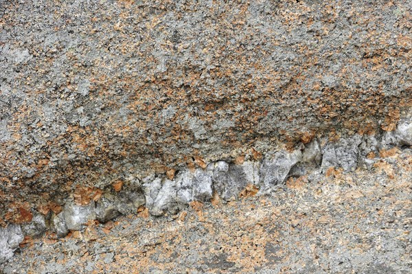 Layer of quartz in granite rock, Pink Granite Coast, Ploumanac'h, Brittany, France, Europe
