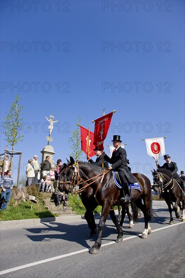 Every year at Easter there are about 5 processions in Lusatia, each with about 200 riders. The