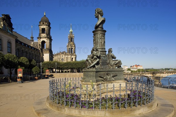 Rietscheldenkmal The Brühl's Terrace is an architectural ensemble and tourist attraction in Dresden