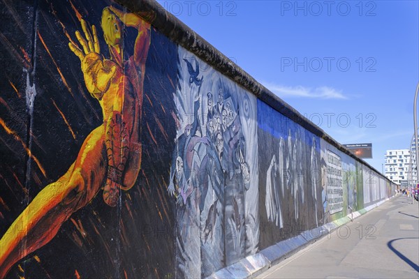 Graffiti, East Side Gallery, Berlin Wall, Berlin, Germany, Europe