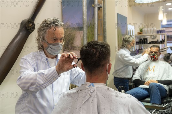 Hairdressing salon in Essen-Rüttenscheid, first customer after 6 weeks, shop closed due to Corona,