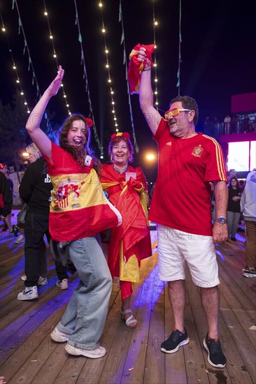 Fans of the Spanish football team at the Adidas fan zone at the Bundestag during the final match
