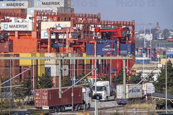 Port of Hamburg, Waltershofer Hafen, container ships, container lorries bring and collect freight