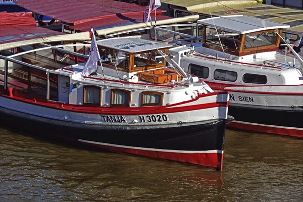 Europe, Germany, Hamburg, Elbe, Launches for harbour cruises at St. Pauli Landungsbrücken, Europe
