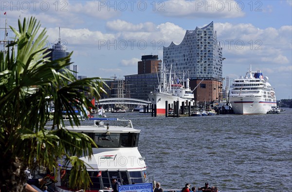 Europe, Germany, Hanseatic City of Hamburg, Elbe, Elbe Philharmonic Hall, glass facade, harbour