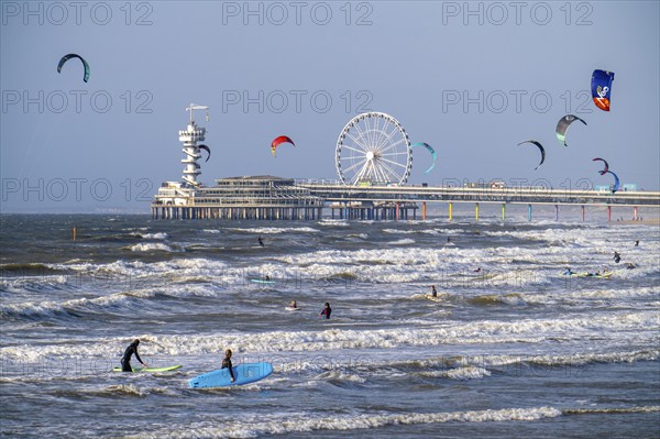 The pier and Ferris wheel at Scheveningen beach, strong swell, windsurfers, kitesurfers, surfers,