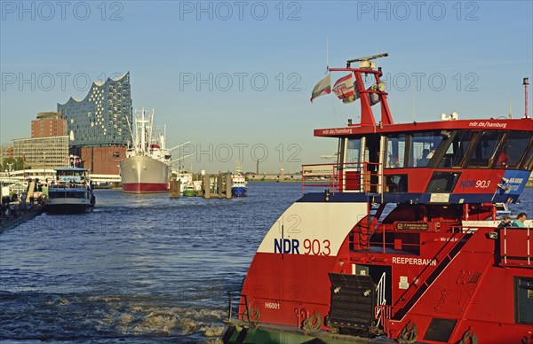 Germany, Hamburg, HafenCity, view to Elbe Philharmonic Hall, Hamburg's new concert hall, glass
