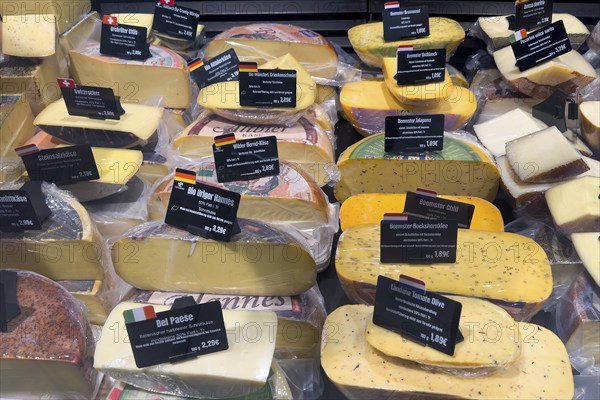 Cheese assortment Assortment of international cheeses Cheese specialities from various European