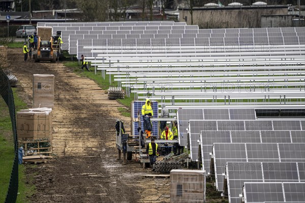 Construction of a solar park in Neukirchen-Vluyn, over 10, 000 solar modules will be installed on 4