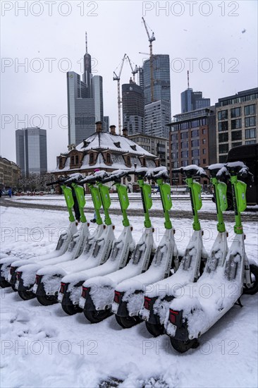 Winter, Hauptwache, snow-covered, e-scooter, by On Lime Uber, snowfall, construction site of the