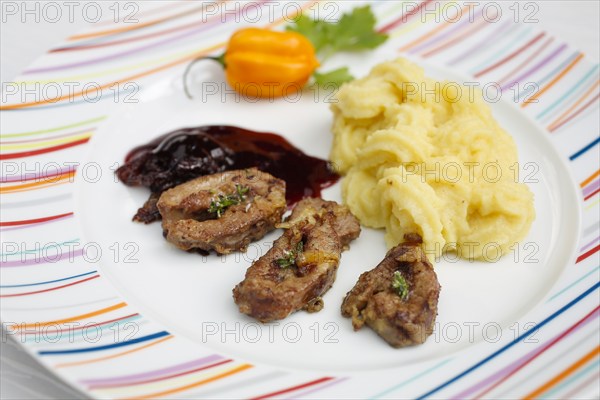 Swabian cuisine, sour kidneys with parsley root and mashed potatoes, mashed potatoes, offal, pork