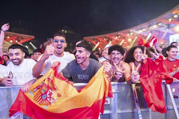 Spanish fans celebrate after scoring the 2:1 goal at the Adidas fan zone at the Bundestag during