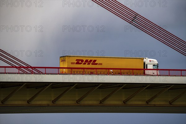 Beeckerwerther Brücke, motorway bridge, A42, truck, over the Rhine, in Duisburg, North