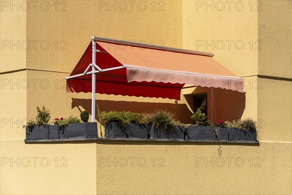 Yellow balcony in Hermann-Beims-Siedlung, built in the Neues Bauen style from 1925 to 1932,