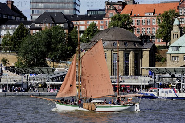 Europe, Germany, Hanseatic City of Hamburg, St. Pauli, Landungsbrücken, Elbe, view over the Elbe to
