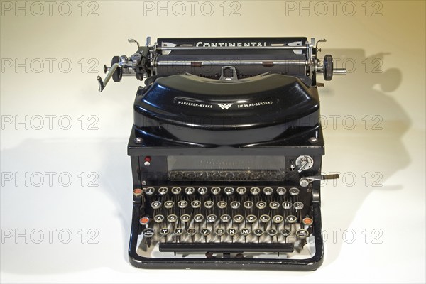 Old mechanical typewriter, Continental brand, hiker-Werke in Siegmar-Schönau, with silencer, 1930s
