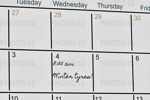 Symbolic image: Appointment calendar with note for tyre change