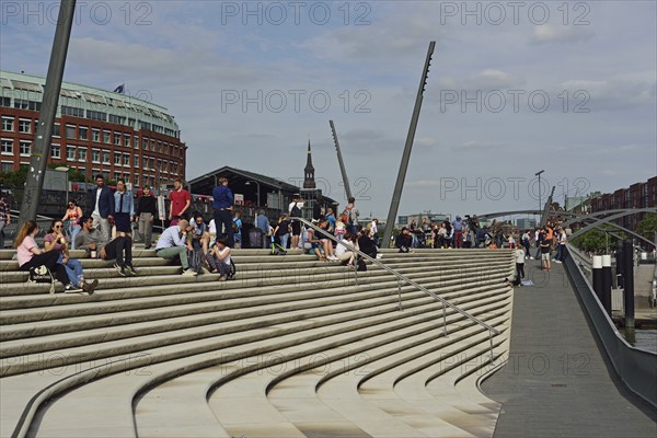 Europe, Germany, Hamburg, Elbe, Baumwall and new Elbe promenade on the waterfront, flood protection