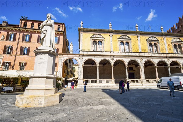 Dante monument in Piazza dei Signori, Verona, Veneto, Italy, Europe