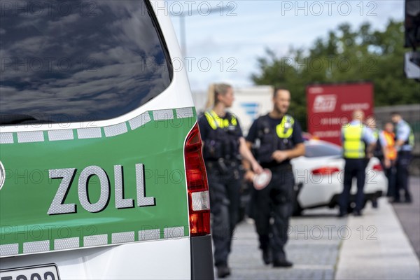 State-wide checks on motorway traffic in North Rhine-Westphalia, by police and customs, in