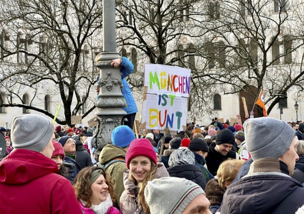 Sign Munich is colourful, crowd at the demonstration against right-wing extremism in front of the