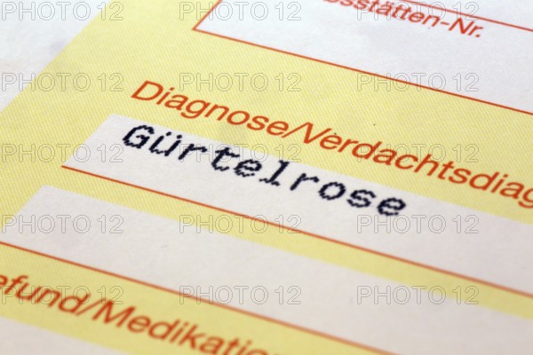 Symbolic image: Shingles diagnosis on a doctor's referral. Shingles often occurs after coronavirus