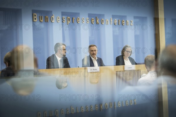 Presentation of the government draft for the 2025 federal budget at the Federal Press Conference by