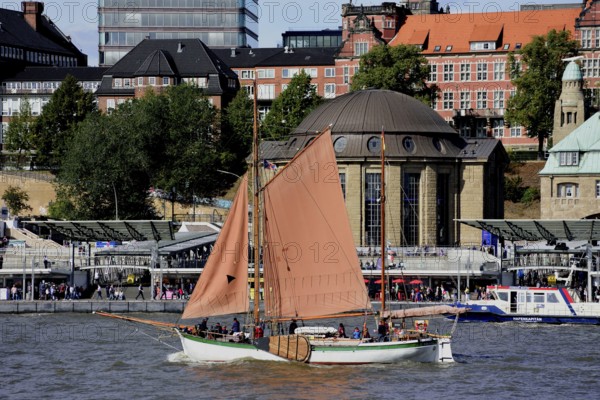 Europe, Germany, Hanseatic City of Hamburg, St. Pauli, Landungsbrücken, Elbe, view over the Elbe to