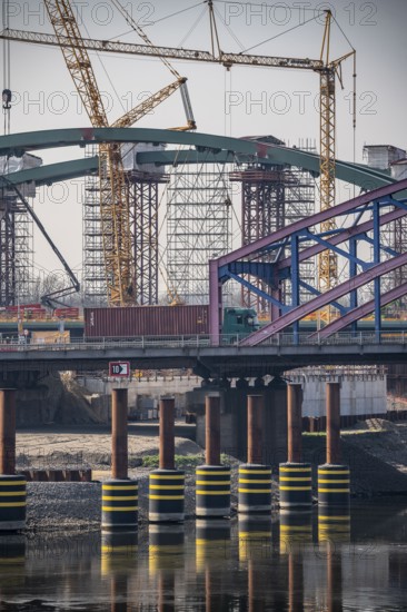 New construction of the Karl Lehr Bridge in the port of Duisburg-Ruhrort, over the Ruhr and the