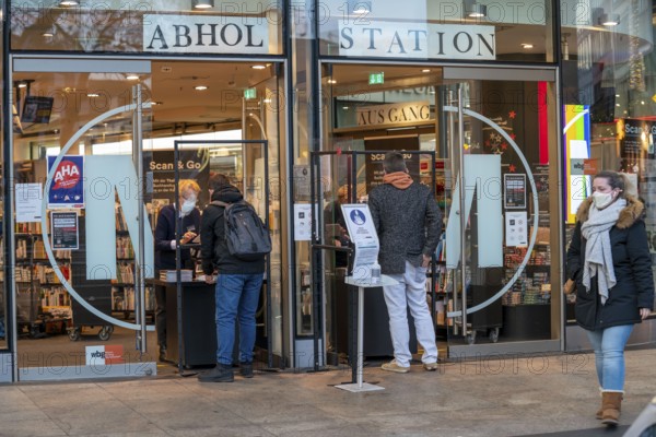 First day of the Christmas lockdown in the Corona crisis, Mayersche Buchhandlung offers online