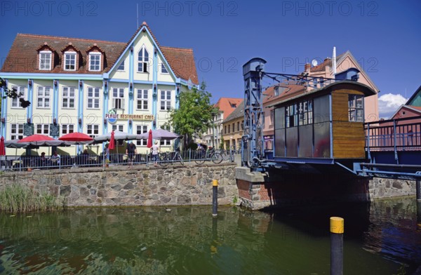 Europe, Germany, Mecklenburg-Western Pomerania, Plau am See, Lake Plau, Elde-Müritz waterway, lift