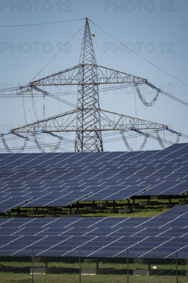 Part of a new line route, 380 KV extra-high-voltage line between Osterath and Gohr, 6-hectare solar