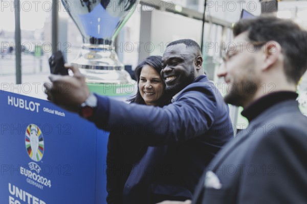 (R-L) Gerald Asamoah, former professional footballer, and Annalena Bärbock (Bündnis 90/Die Grünen),