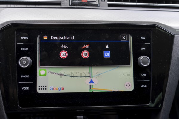 Navigation device indicates a border crossing, from the Netherlands to Germany, indicates traffic