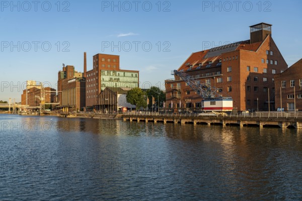 The inner harbour, in Duisburg, Küppersmühle building, and Werhahn-Mühle, granary with Explorado